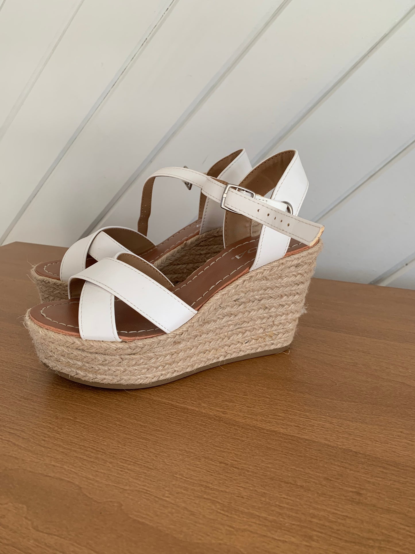White Wedges