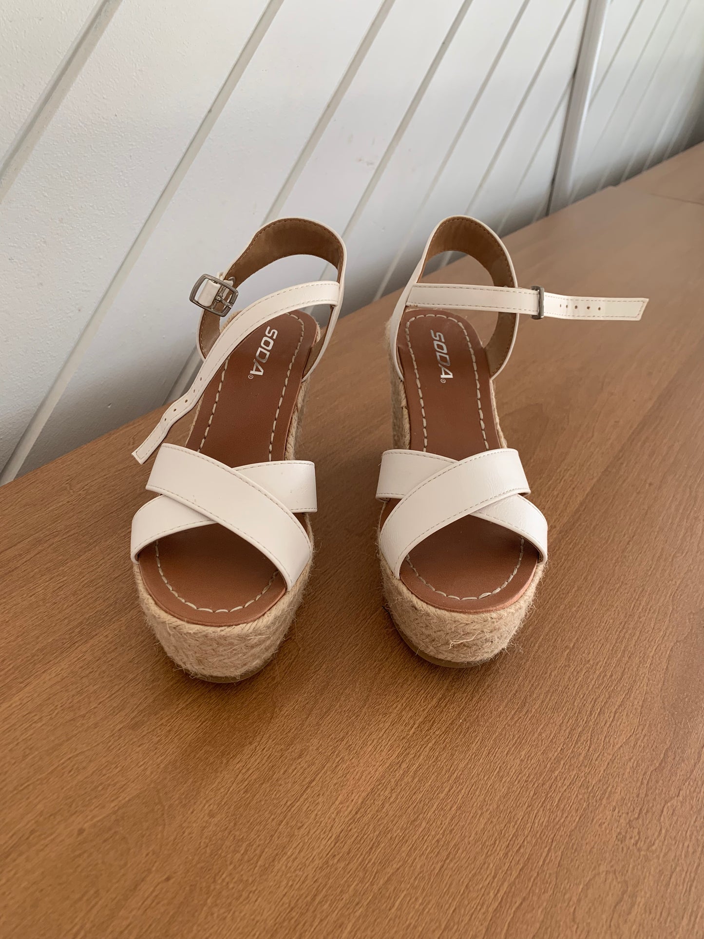 White Wedges