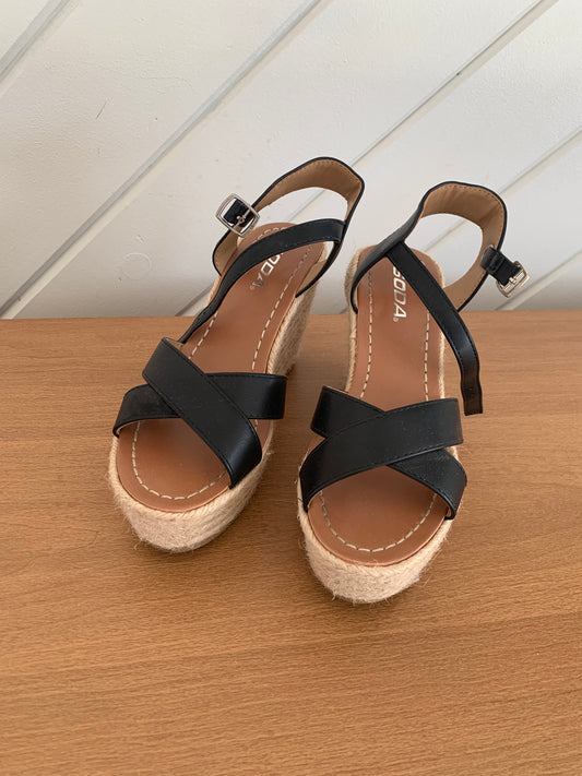 Black Wedges